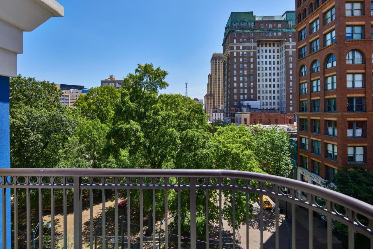 Springhill Suites Memphis Downtown Экстерьер фото
