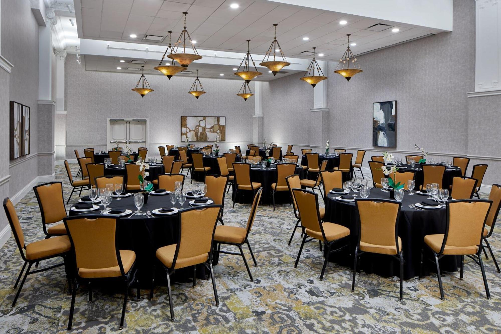 Springhill Suites Memphis Downtown Экстерьер фото