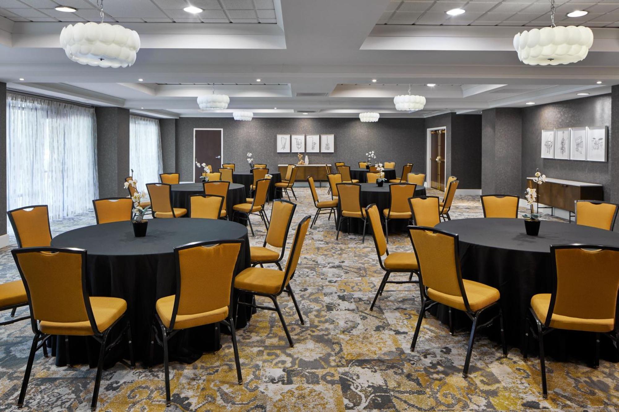 Springhill Suites Memphis Downtown Экстерьер фото