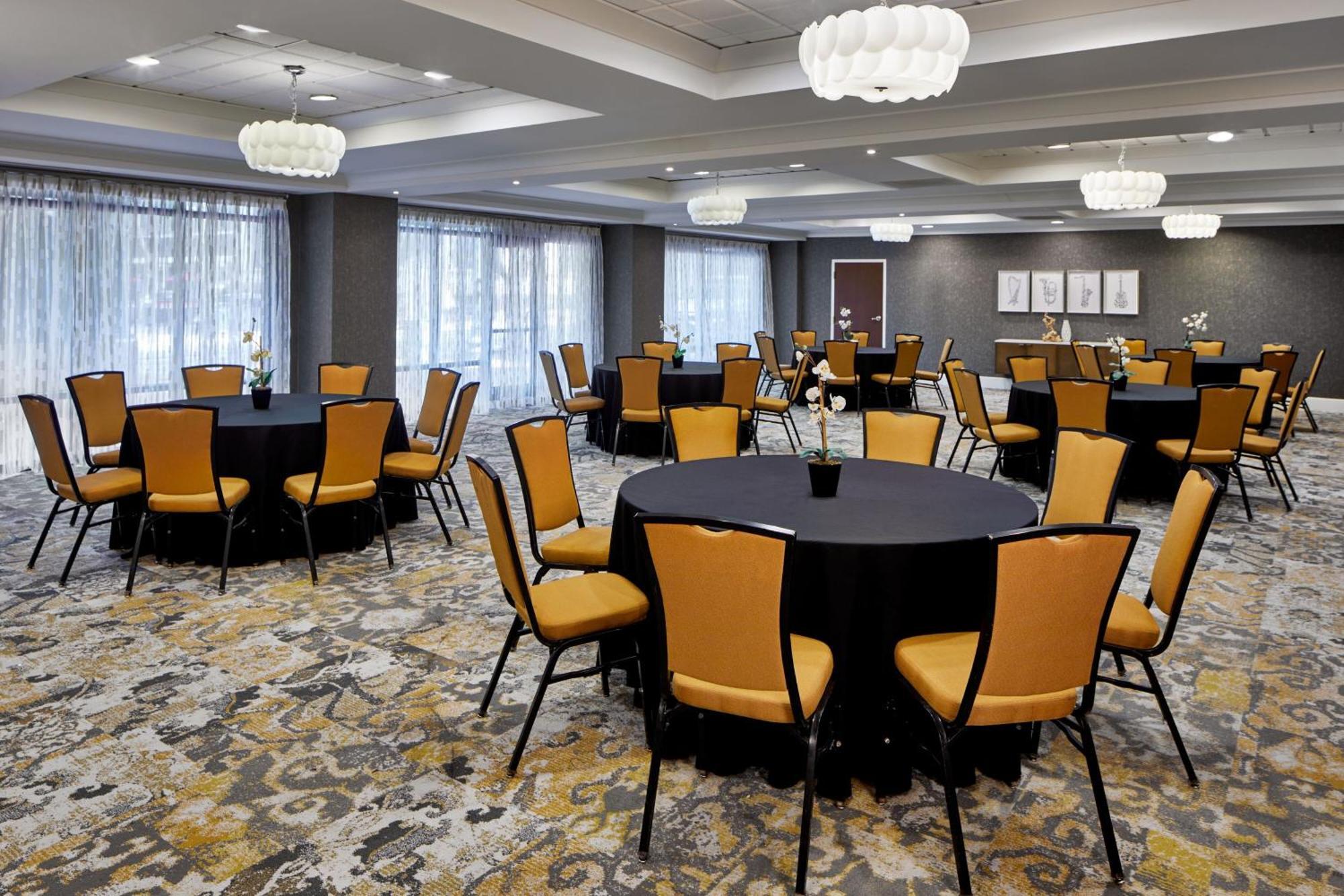 Springhill Suites Memphis Downtown Экстерьер фото